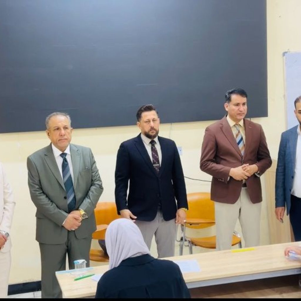 كلية طب الاسنان جامعة ذي قار تباشر بأداء الامتحانات النهائية للعام الدراسي 2025 - 2026 للدور الاول .
