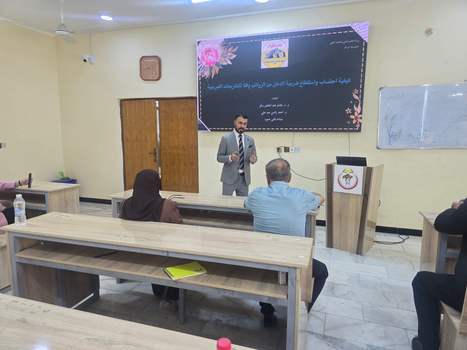 كلية طب الاسنان تقيم ورشة عمل لموظفي الشعبة المالية