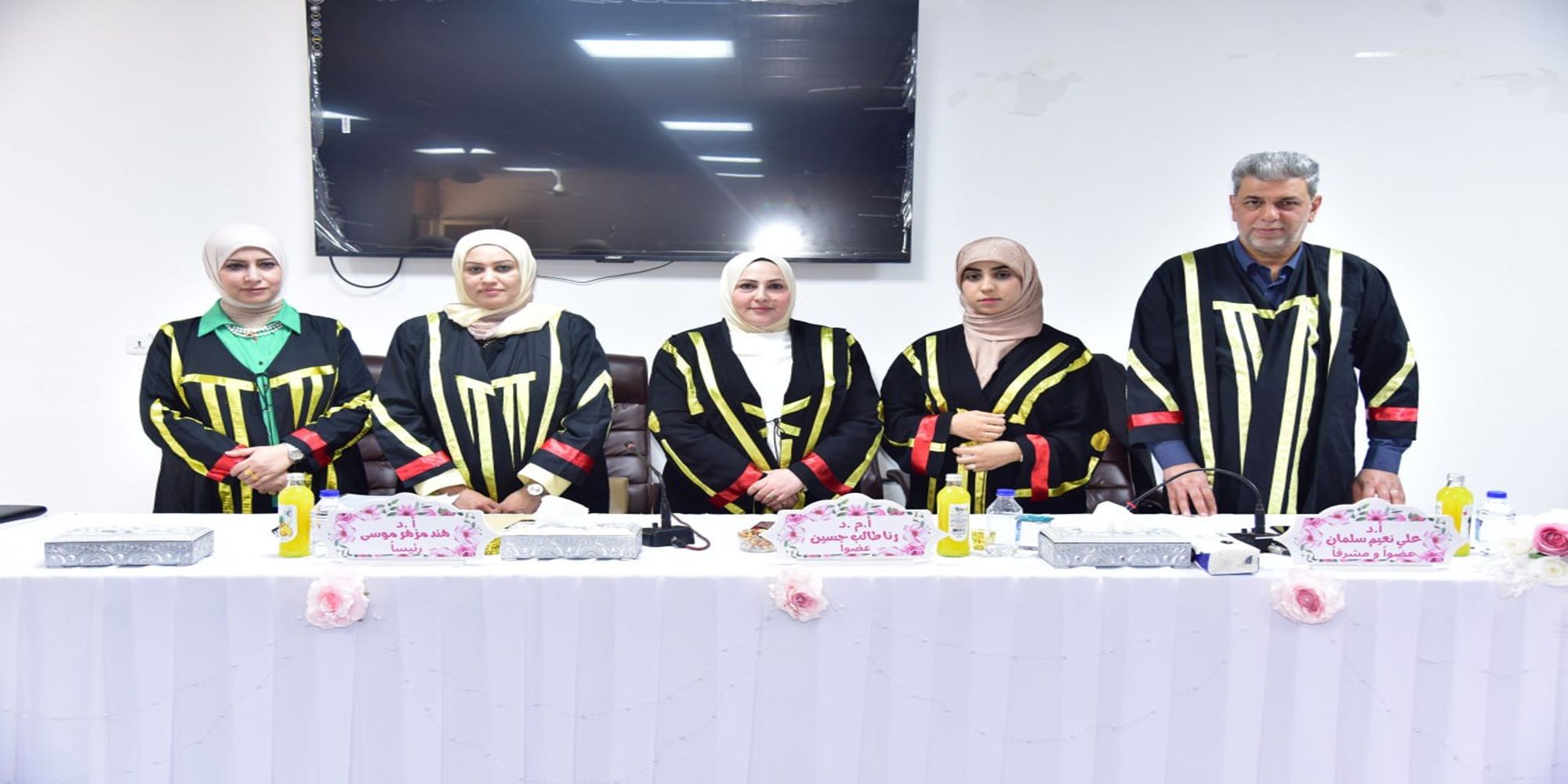 تدريسية في كلية طب الأسنان عضواً في مناقشة رسالة الماجستير