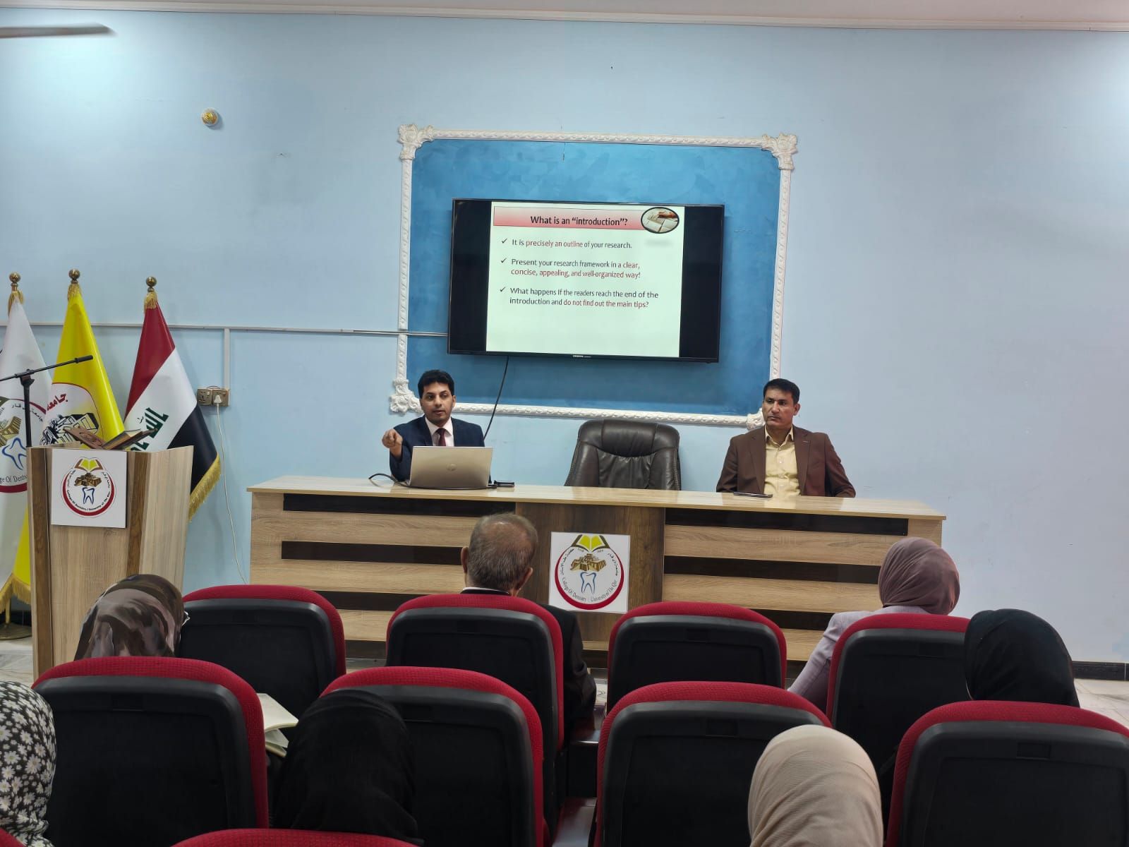 كلية طب الاسنان جامعة ذي قار تقيم محاضرة حول كتابة البحث العلمي و الرسائل العلمية